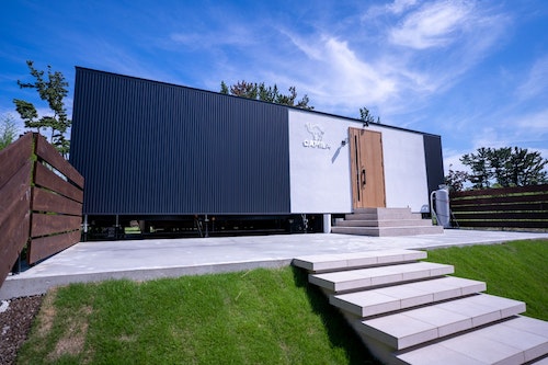 Camila トレーラールーム